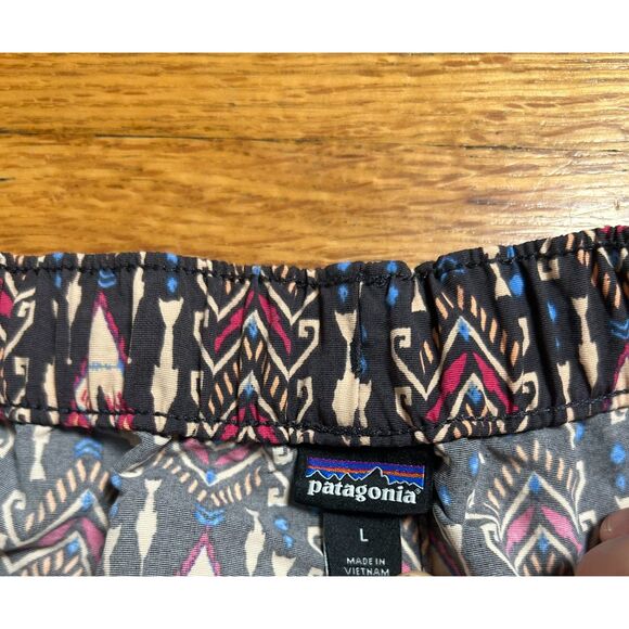 Patagonia Womens Barely Baggies Shorts Large Aztec Geometric 2.5” Unlined - Picture 7 of 7